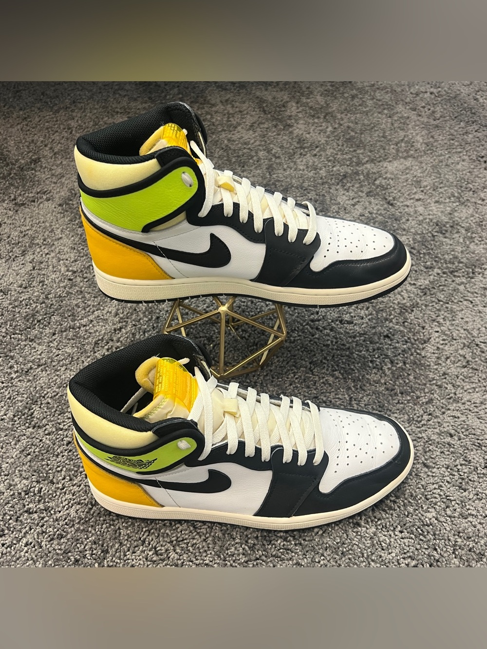 Jordan 1 Retro High Shoes Men’s Size 11.5 White Black Volt Gold 555088-118 Nike